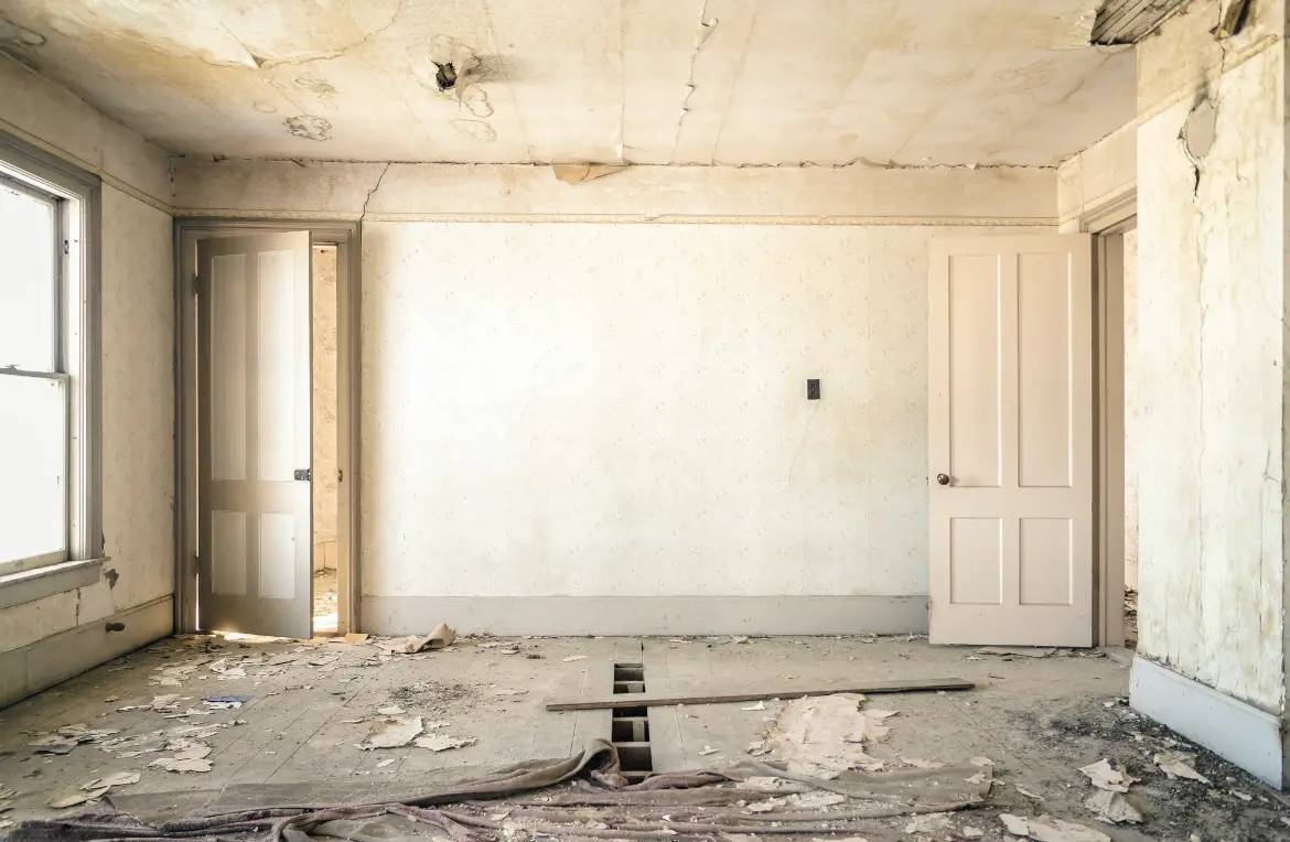 Waste disposal crew managing a cleanout project in Gretna